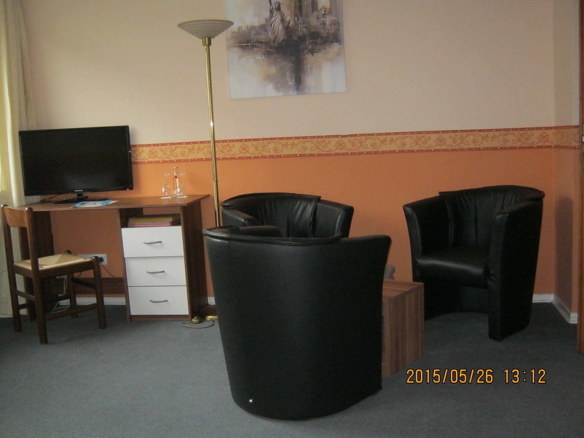 Eu Centralhotel Im Toennchen デュッセルドルフ エクステリア 写真
