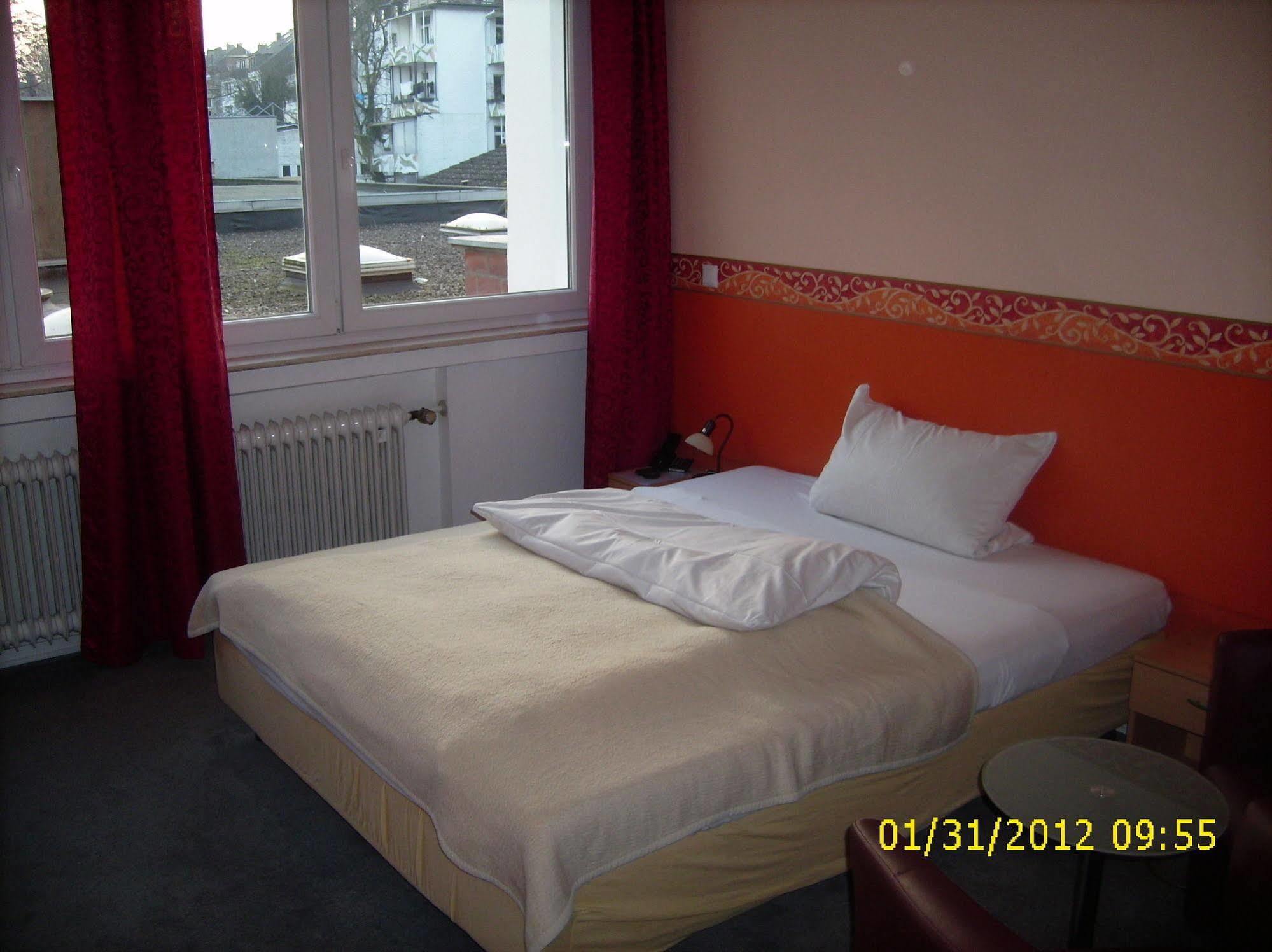 Eu Centralhotel Im Toennchen デュッセルドルフ エクステリア 写真